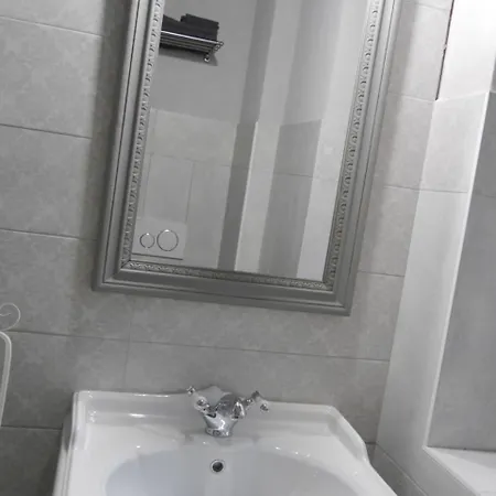 L'ortodellerose Konukevi Alba (Piedmont)